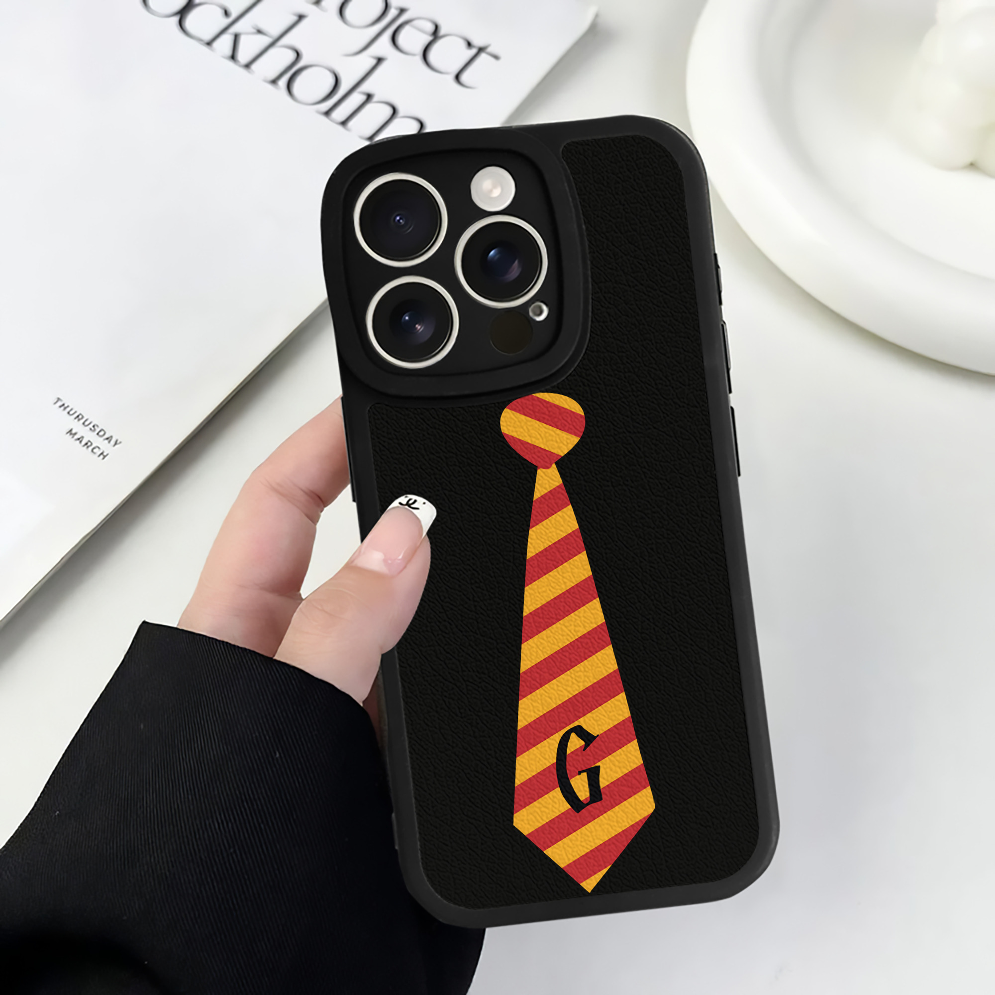 （画像用） Harry Potter ハリー・ポッターシリーズ 【iPhone 16シリーズ対応】シリコンスマホケース（レザー調） 材質：シリコン